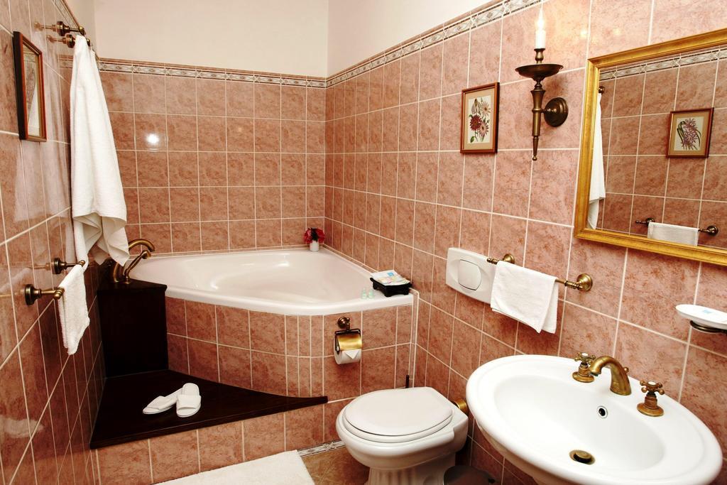 Zamek Jemniste Apartment Postupice Стая снимка
